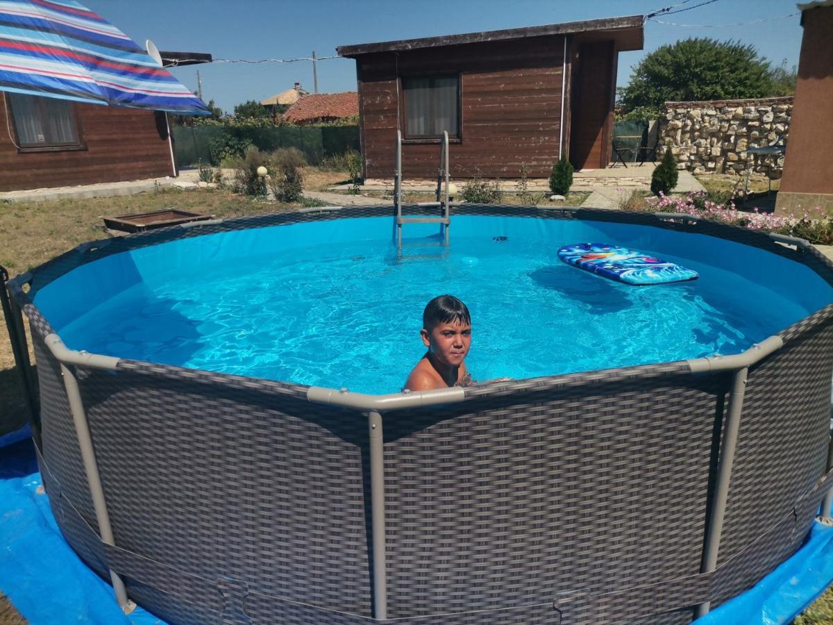 מלון טיולנובו Бунгало Парк Summer Life מראה חיצוני תמונה